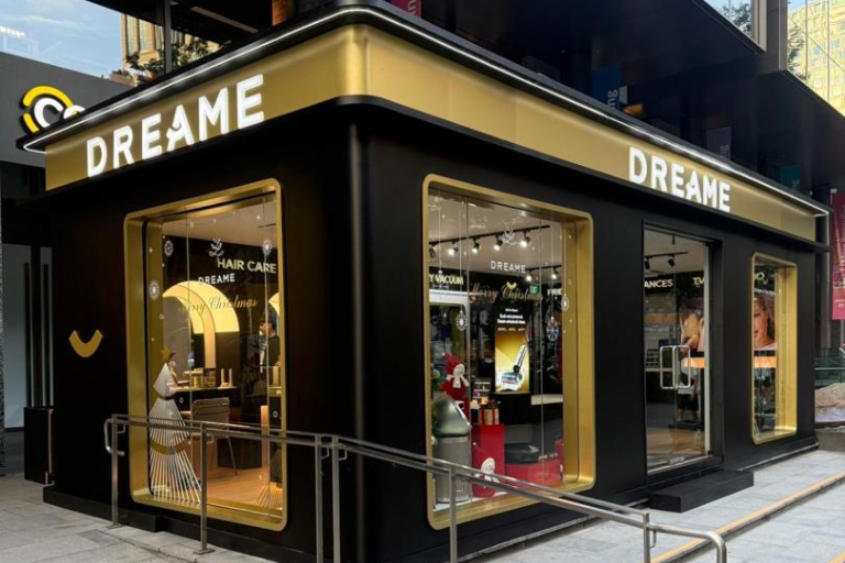 Step Into a Dreame Christmas: Visit Our Festive Pop-Up Outside The Heeren!